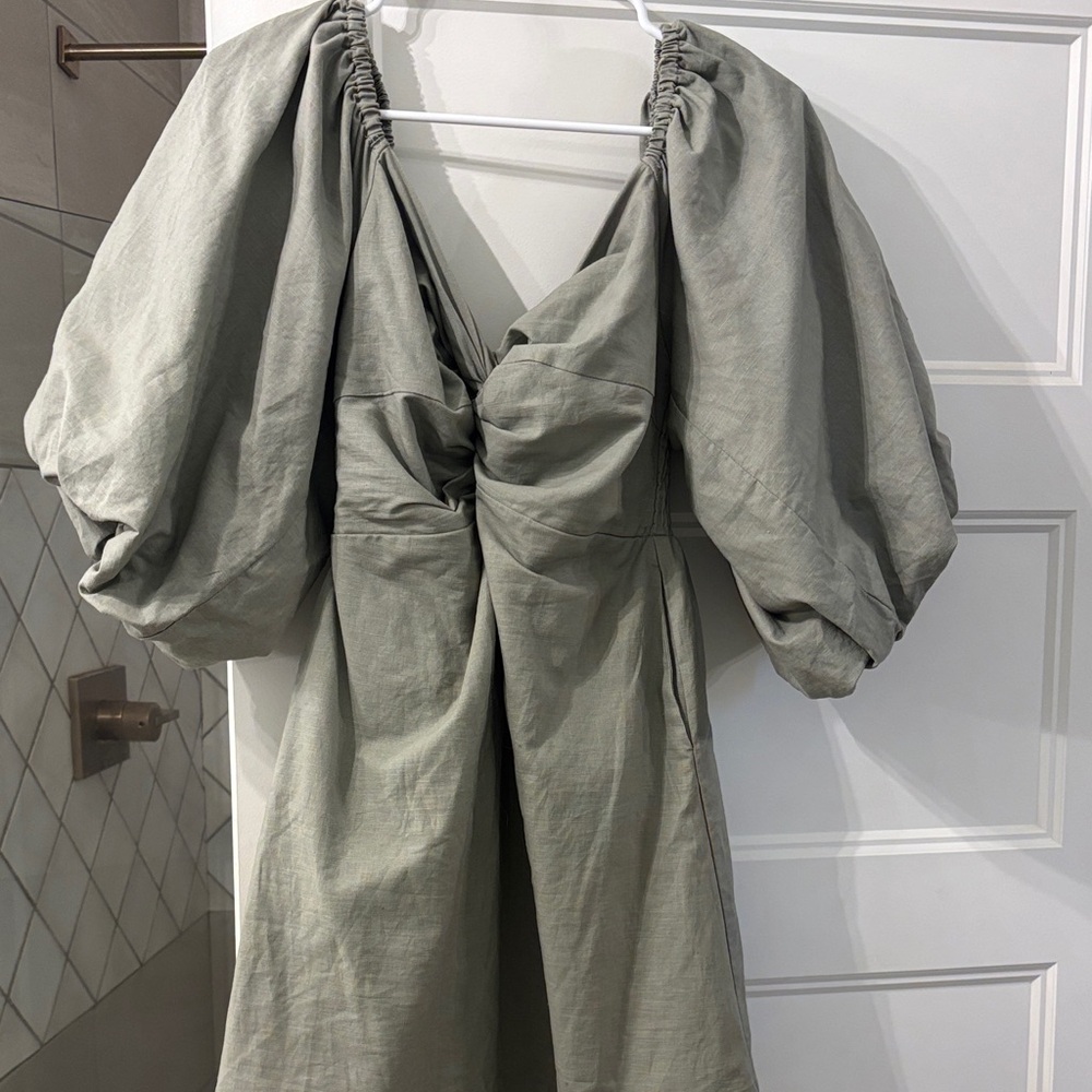 Elegant Puff Sleeve Dress in Gray